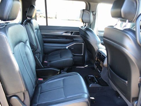 Used 2024 Jeep Wagoneer Series II image 9