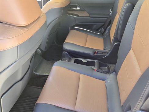 Used 2024 Lexus GX 550 image 14