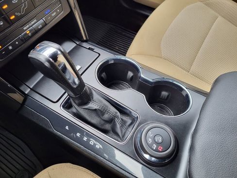 Used 2016 Ford Explorer XLT image 31