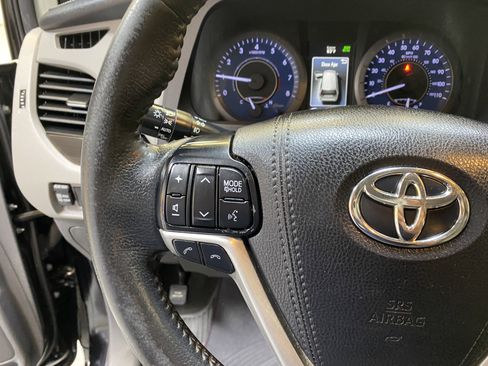 Used 2020 Toyota Sienna XLE w/ XLE Navigation Package image 34
