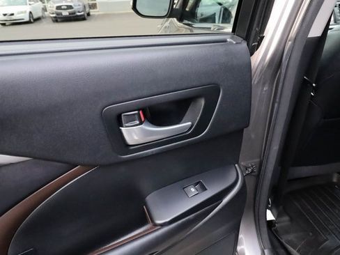 Used 2017 Toyota Highlander Limited image 40