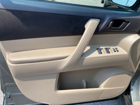 Used 2010 Toyota Highlander 4WD image 12