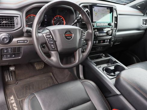 Used 2021 Nissan Titan PRO-4X w/ Pro-4x Convenience Package image 12