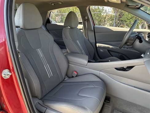 Used 2024 Hyundai Elantra SEL image 29