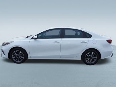 Used 2023 Kia Forte LXS image 4