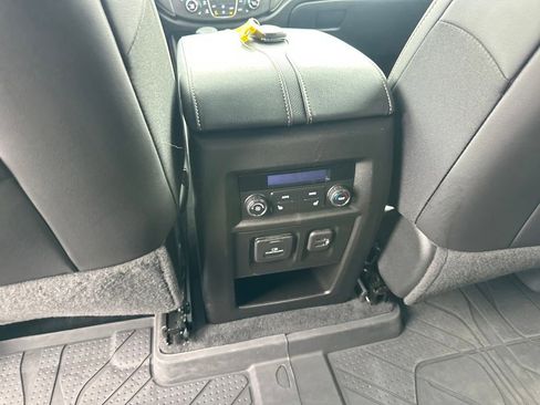 Used 2023 Chevrolet Traverse Premier image 17