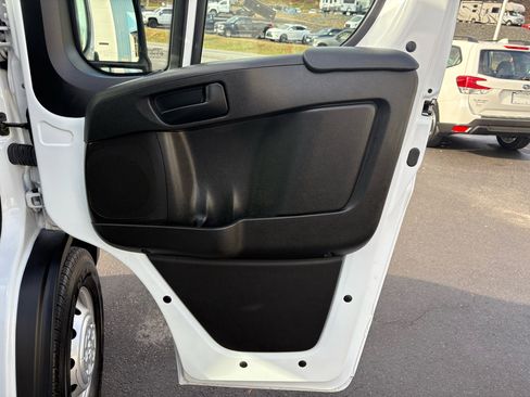 Used 2023 RAM ProMaster 2500 image 17