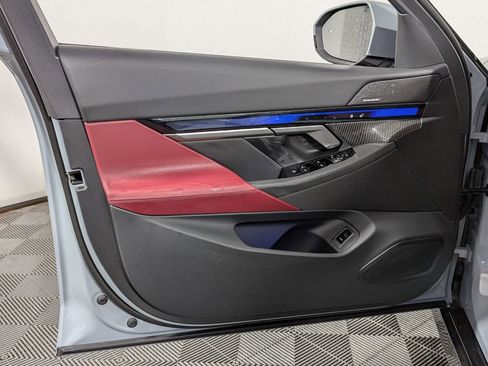 New 2026 BMW i5 eDrive40 image 9