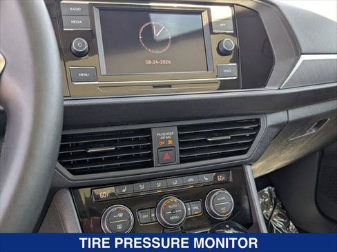 Used 2023 Volkswagen Jetta SE w/ Panoramic Sunroof Package FWD image 16