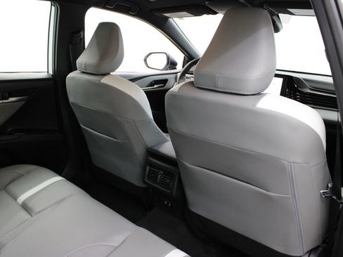 Used 2025 Toyota Camry SE FWD image 19