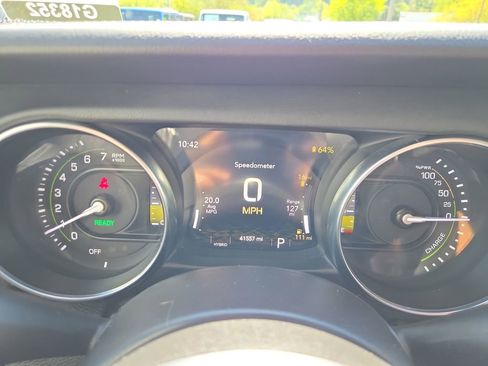 Used 2022 Jeep Wrangler Unlimited Sahara AWD/4WD image 19