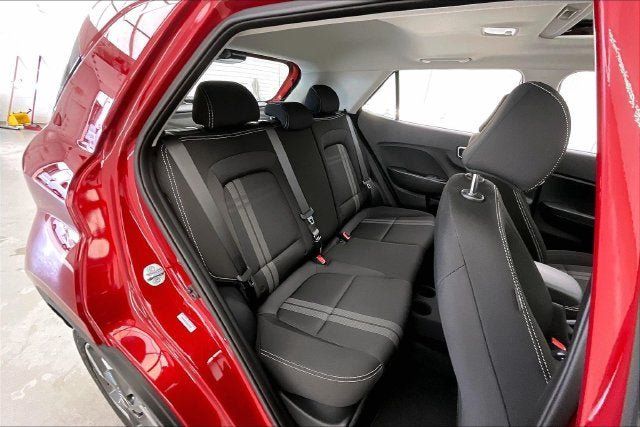 Used 2025 Hyundai Venue SEL FWD image 19