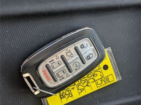 Used 2017 Chrysler Pacifica Touring-L image 30