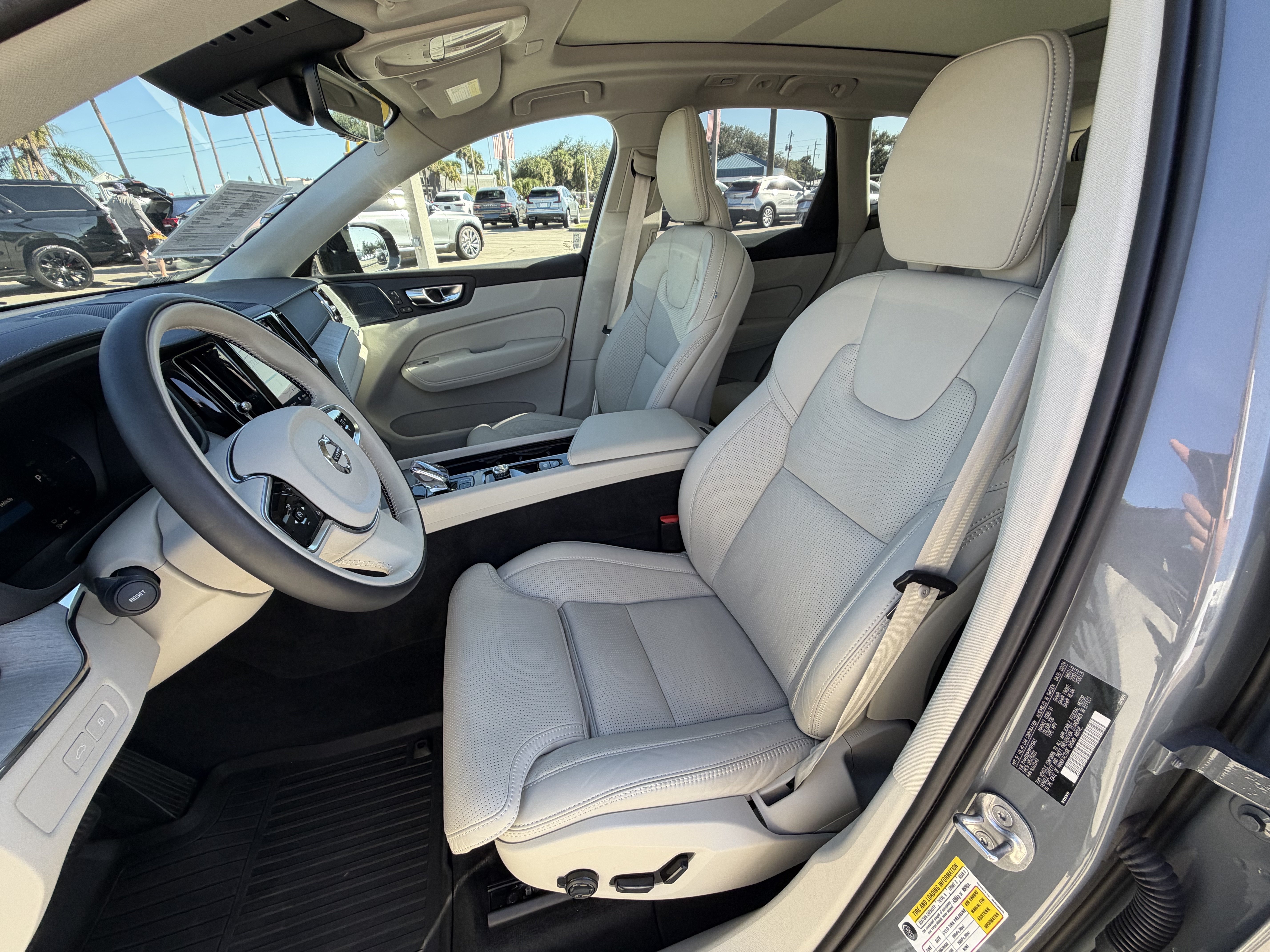Used 2024 Volvo XC60 T8 Ultimate w/ Protection Package Premier AWD/4WD image 13