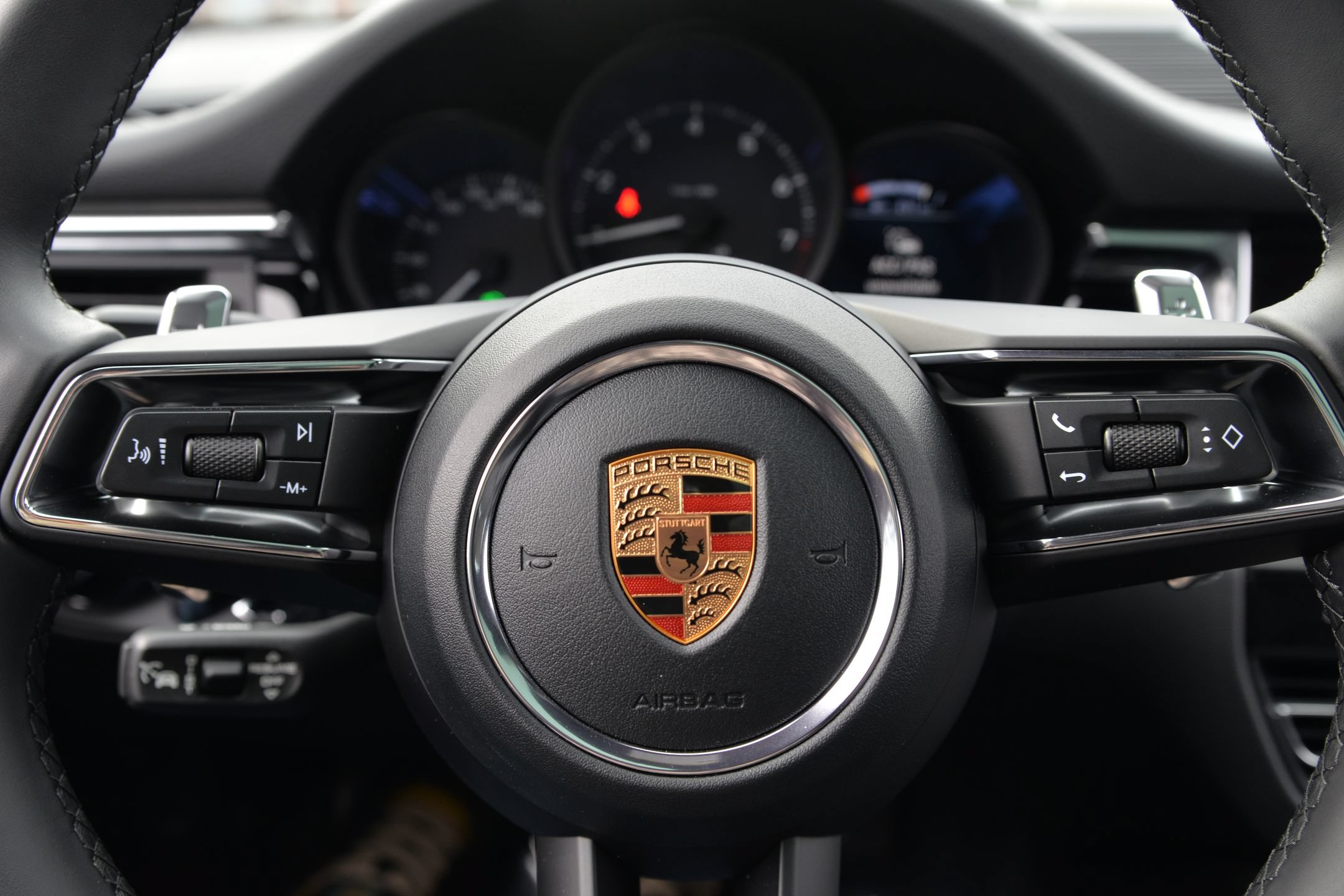 Certified 2026 Porsche Macan AWD/4WD image 33