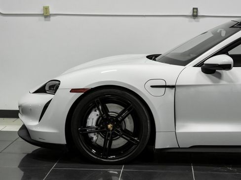 Used 2022 Porsche Taycan image 18