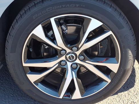 Used 2025 Volvo S60 B5 Core image 11