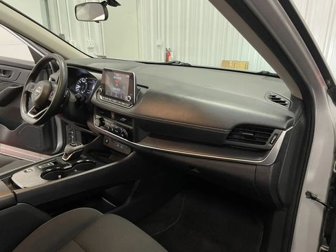 Used 2024 Nissan Rogue S image 42