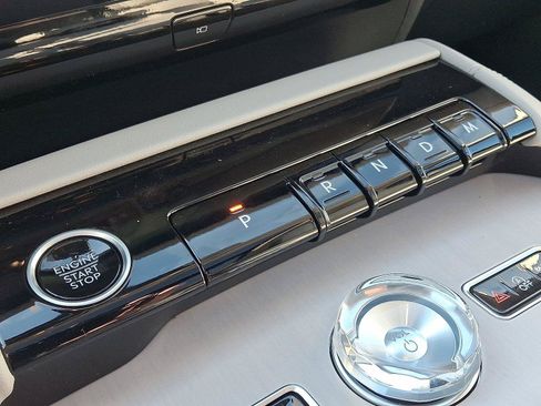 New 2025 Lincoln Navigator Reserve AWD/4WD image 17