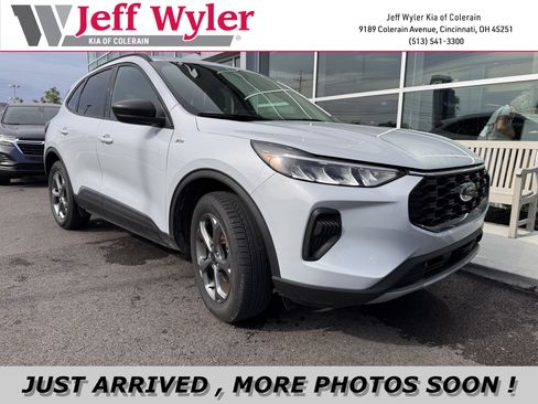 Used 2025 Ford Escape ST-Line AWD/4WD image 1