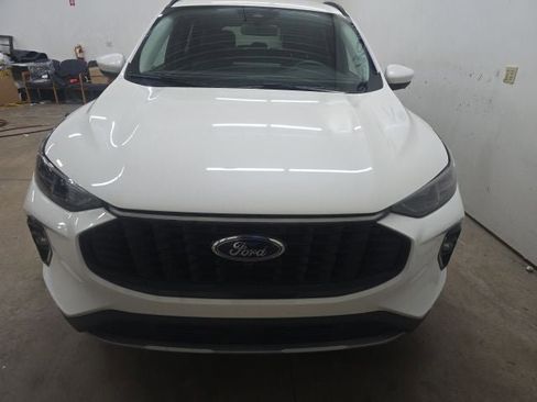 Used 2023 Ford Escape Platinum AWD/4WD image 21