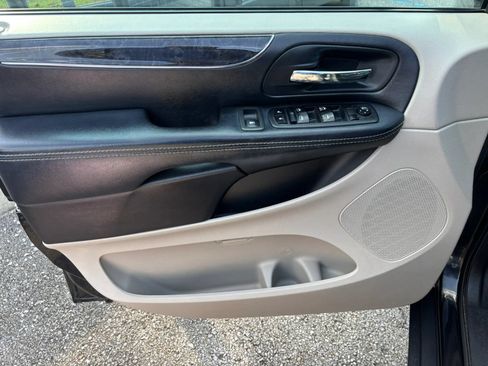 Used 2014 Chrysler Town & Country Touring FWD image 22