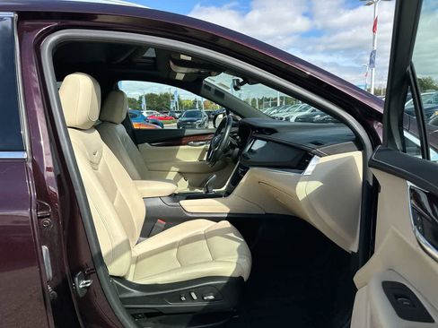 Used 2017 Cadillac XT5 Luxury w/ Driver Awareness Package image 26