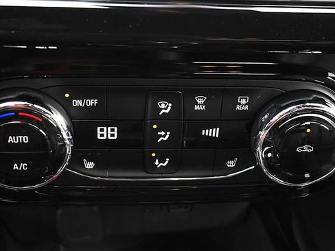 New 2026 Chevrolet Trax RS w/ Sunroof Package image 20