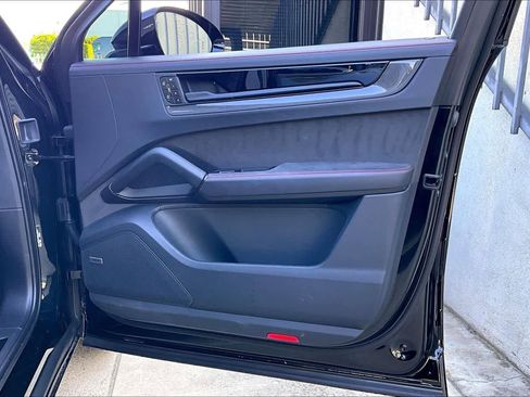 Used 2025 Porsche Cayenne GTS image 22