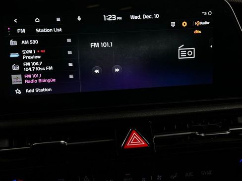 Used 2023 Kia Niro SX image 18