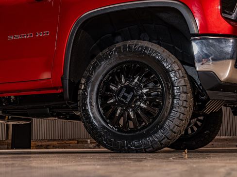 Used 2026 Chevrolet Silverado 3500 LTZ w/ LTZ Convenience Package image 17