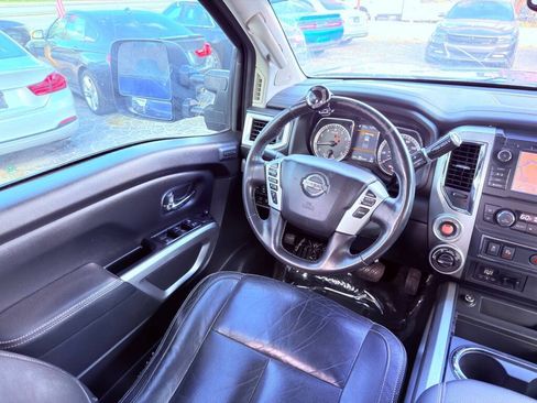 Used 2019 Nissan Titan PRO-4X w/ Pro-4x Convenience Package AWD/4WD image 12