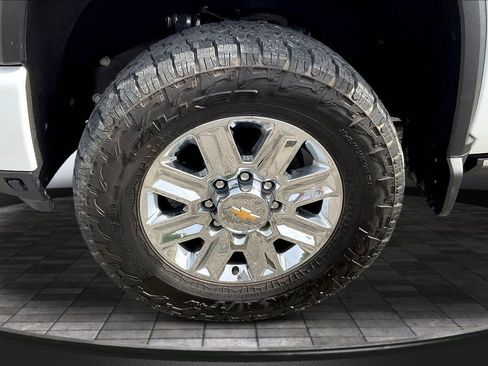 Used 2024 Chevrolet Silverado 3500 High Country w/ High Country Premium Package AWD/4WD image 9