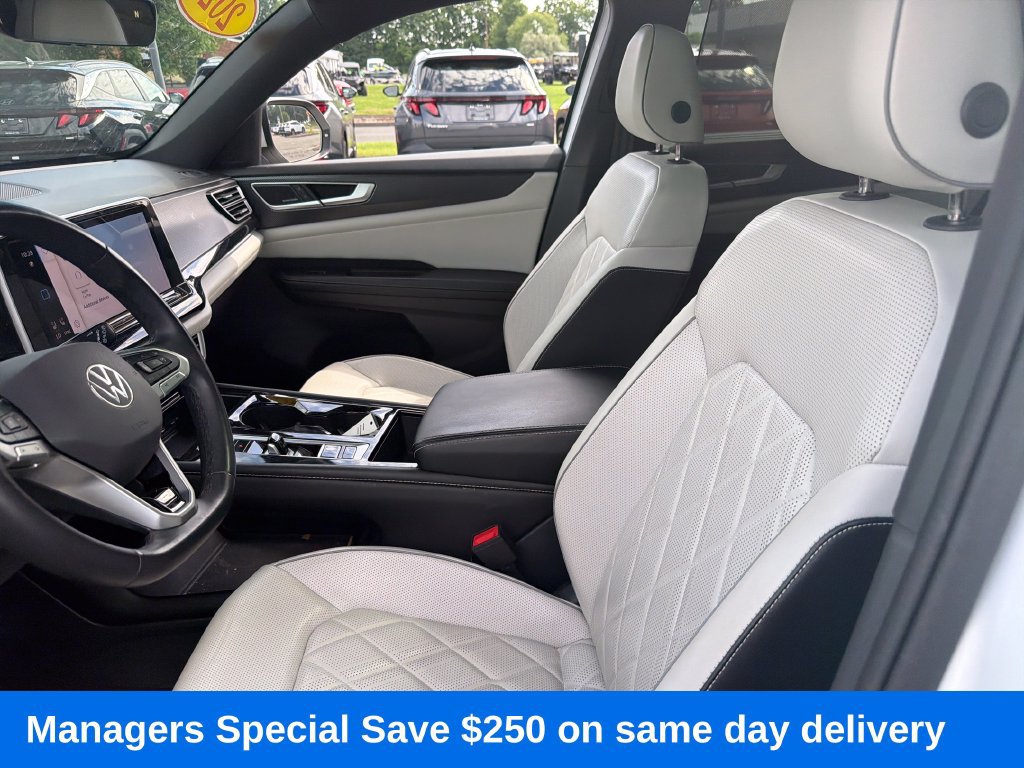 Used 2024 Volkswagen Atlas Cross Sport SEL Premium R-Line AWD/4WD image 13