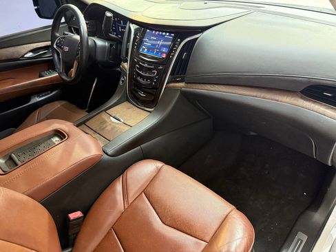 Used 2016 Cadillac Escalade ESV Luxury image 52