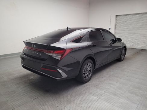 Used 2024 Hyundai Elantra SEL FWD image 9