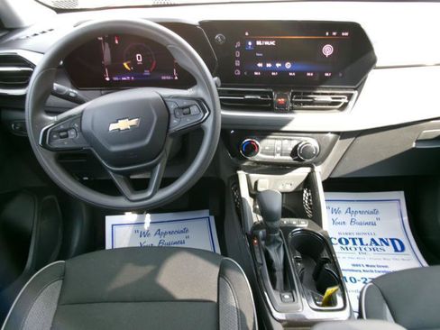 Used 2025 Chevrolet TrailBlazer LT AWD/4WD image 11