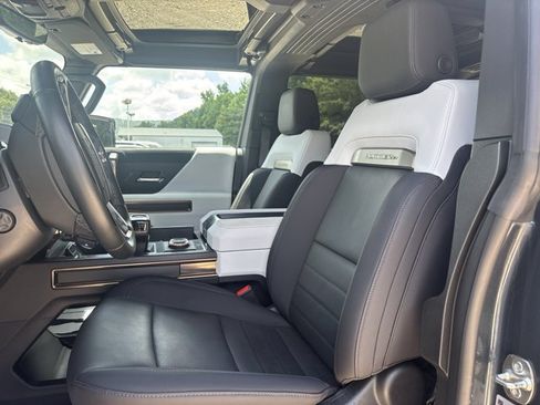 Used 2025 GMC Hummer EV 2X AWD/4WD image 14