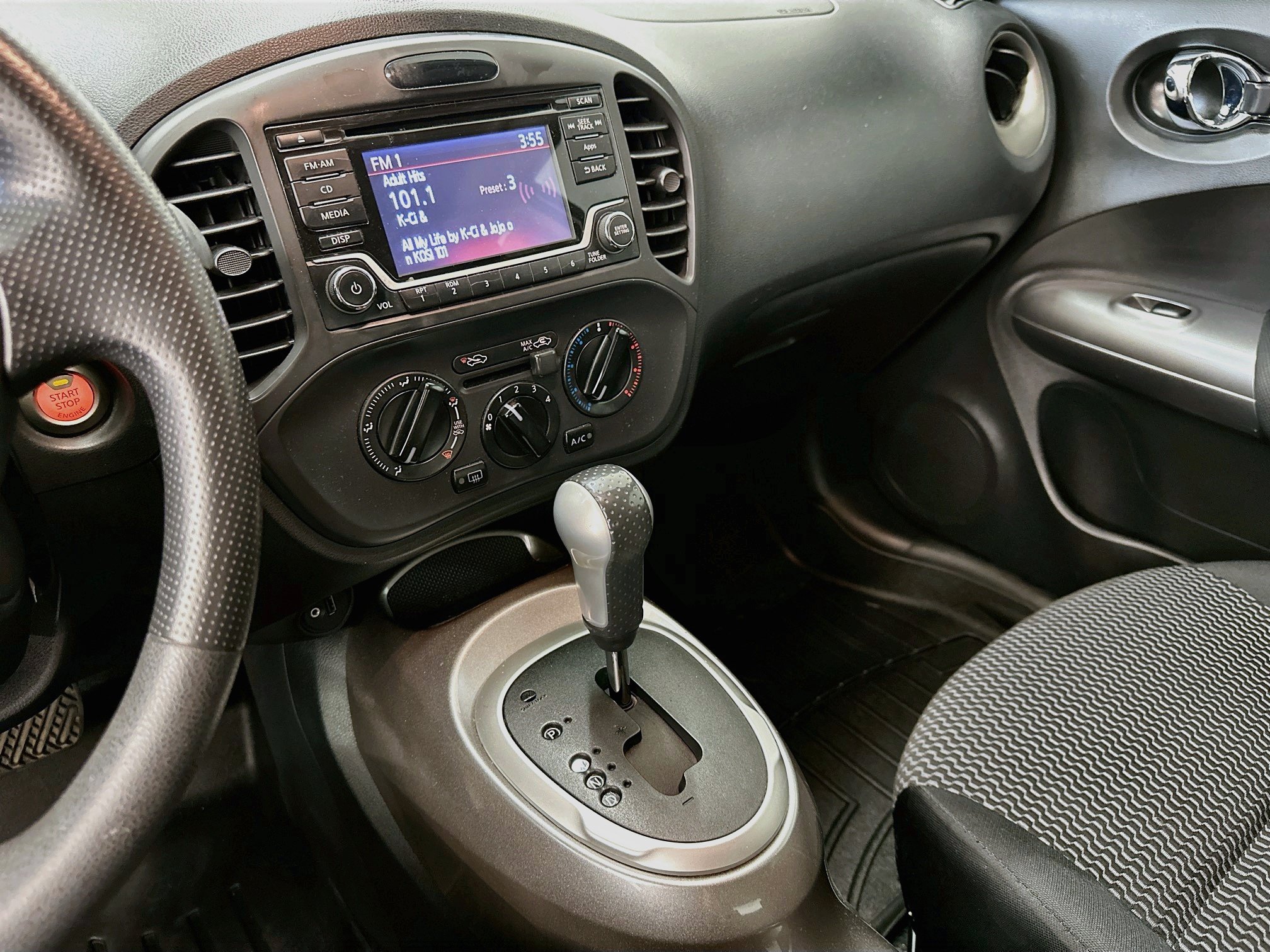 Used 2015 Nissan Juke S AWD/4WD image 25