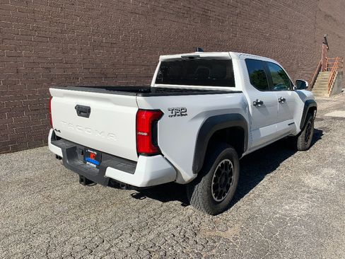 Used 2026 Toyota Tacoma TRD Off-Road AWD/4WD image 6