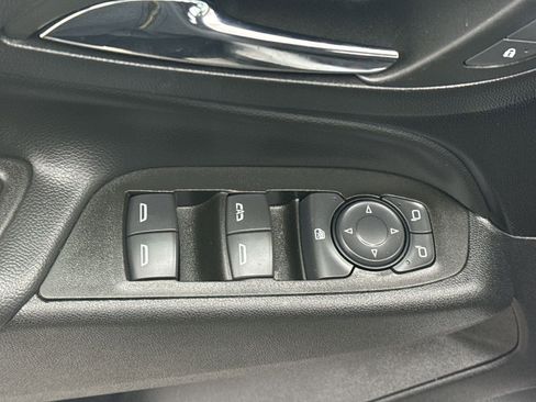 Used 2023 Chevrolet Equinox LT image 17