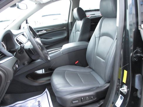 Used 2020 Buick Enclave Premium w/ Sun and Sites Package image 18