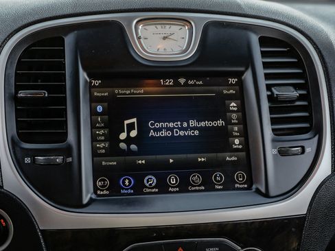 Used 2019 Chrysler 300 Limited image 32