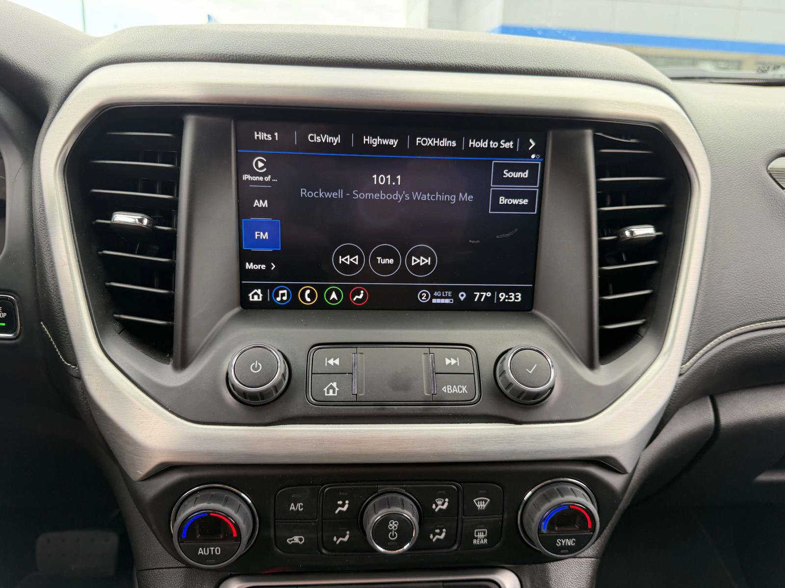 Used 2023 GMC Acadia SLT AWD/4WD image 23