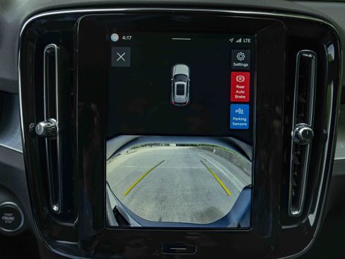 Used 2025 Volvo XC40 B5 Core AWD/4WD image 31