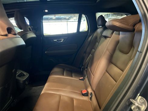 Used 2025 Volvo V60 B5 Cross Country Plus image 22