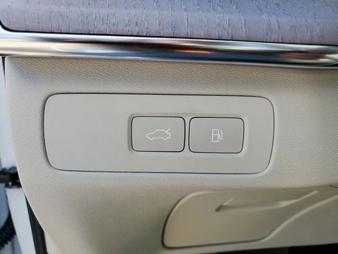 New 2026 Volvo XC90 T8 Ultra w/ Protection Package Premier AWD/4WD image 18