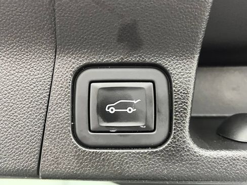Used 2023 GMC Acadia SLT w/ Preferred Package AWD/4WD image 12