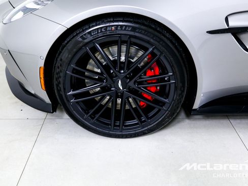 Used 2025 Aston Martin V8 Vantage Coupe image 28