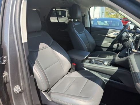 Used 2025 Ford Explorer Active w/ Active Comfort Package image 13